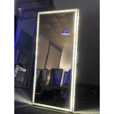 China Led Light Up Full Length Floor Mirror Voor slaapkamer Salon Vanity Crystals Te koop