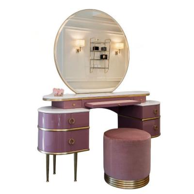 China Lámparas de dormitorio Escritorio pequeño de vanidad Mesa rosa con taburete de diseño en cuadrado en venta