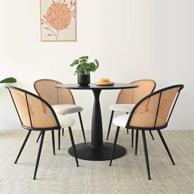 China Armloze Eetkamer Rattan Houten Tafel Met Wicker Stoelen Custom Te koop