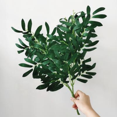 China Artificial Flower Exclusively Handcrafted Plastic Eucalyptus Leaves Pick Fake Plastic Eucalyptus Leaves Branches for sale