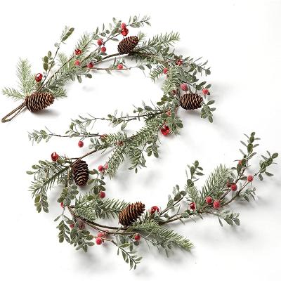 China Exclusively Handcrafted Wholesale Artificial Red Berry Wreath Christmas Table Decoration for sale