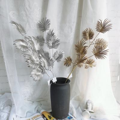 China Environmental Protection Long Stem Green Color Artificial Metal Palm Leaves For Wedding And Christmas Home Decoration for sale