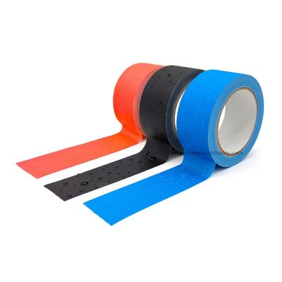 China Matt Multipurpose Kleefmiddel Jumbo Roll Stof Duct Tape / Stof Backed Kleefmiddel met Rubber Kleefmiddel Te koop