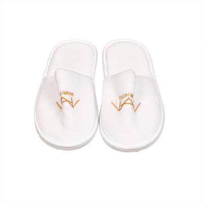 China Luxury Star Hotel Bathroom Canvas Slipper Washable Disposable Hotel Bedroom Hotel Slippers With EVA Sole for sale