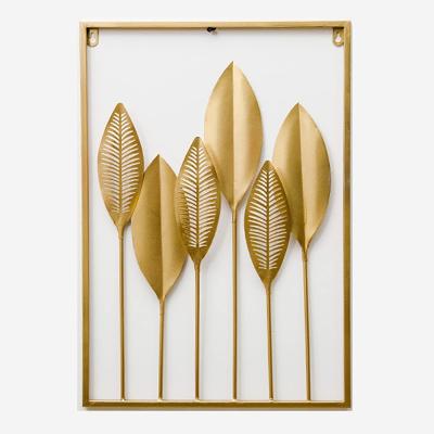 China Beautiful Handwork Elegant Industrial Metal Frame Wall Ornaments Wall Sculpture Metal Leaf Wall Hanging Gold Decor For Living Room for sale