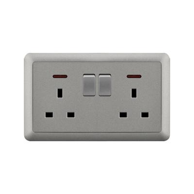 China Dual UK 13A Residential / General Purpose SOHO Africa Market Wall Sockets With Switches for sale