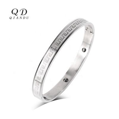 China Wholesale FASHIONABLE customize18k gold plated stainless steel bangle women and men made famous cuff bangle for sale