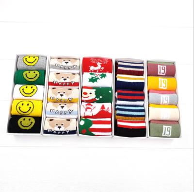 China QUICK DRY children's socks neutral cotton Christmas socks fall/winter tube boys and girls cotton socks cartoons for sale