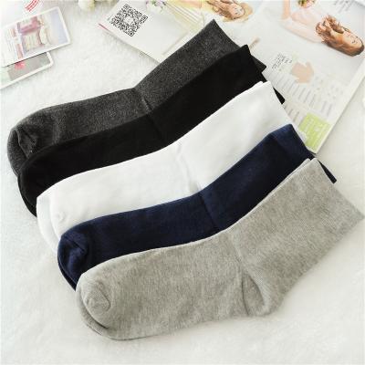 China Factory Custom Logo Black Sports Socks Mens Black Athletic Socks Cycling Men Gym Workout Sport Crew cotton socks For Man en venta