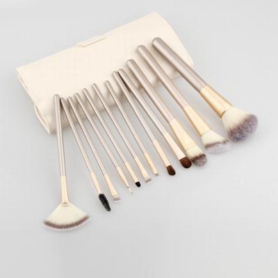 Chine Brosses essentielles professionnelles de luxe de fard à paupières mélangeant la brosse pour le maquillage à vendre