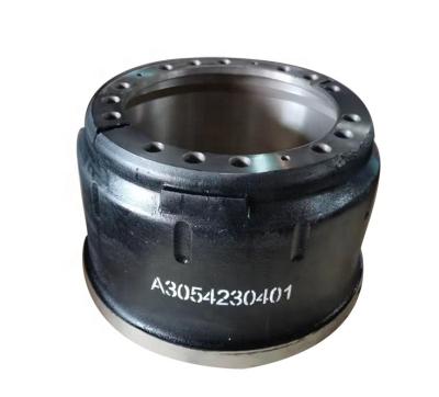 China Gray Iron HT250 Made China Top Quality Casting Iron Truck Parts Heavy Auto Brake Drum A3054230401 A3054230301 for sale