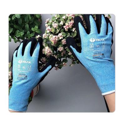 Cina Il nitrile nero di 15 donne di nylon blu del calibro che immerge i guanti del giardino di tocco in vendita