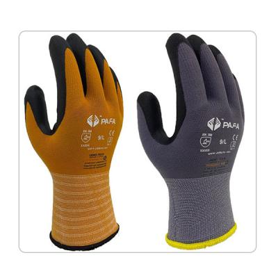 Chine Anti piqûre Microfoam résistant de la poussière 15 gants en nylon sans couture de nitriles de mesure à vendre