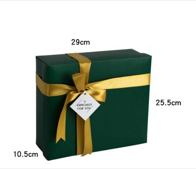 China Recycled Materials Wholesale Green Color Lovely Christmas Candy& Clothing Wrapping Paper Box Socks Gift Box With Printing for sale