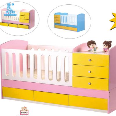 中国 Various Modern Cartoon Printing Baby Furniture Cradle Bed 2 In 1 Foldable Solid Wood Baby Crib 96X56X178cm Adjustable With Cabinet 販売のため