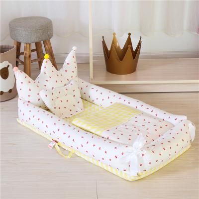 中国 New Pattern Modern Cotton Crown Design 100% Portable Baby Nest Bed 販売のため