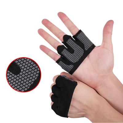 China Outdoor Sports Gloves Soccer Unisex Waterproof Goalkeep Glove For Gym for sale