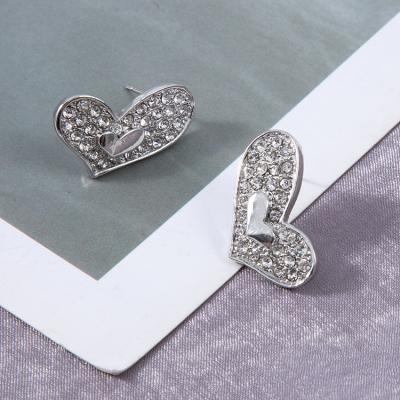 China Newest Style Beautiful Large Alloy FASHIONABLE Diamond Heart Stud Earrings Irregular Heart Shaped Earrings for sale