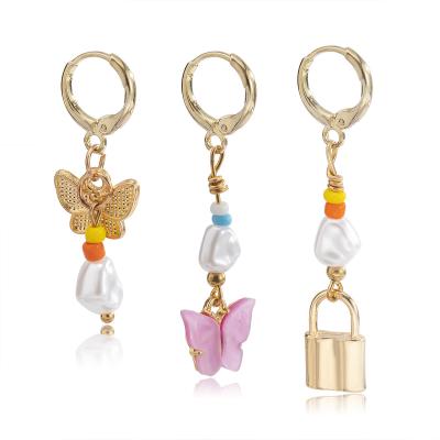 China FASHIONABLE Ethnic Style Handmade Earrings Beaded Lock Shaped Small Retro Butterfly Baroque Pearl Earrings for sale