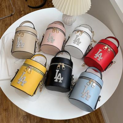 China Fashion Hot Sale Ladies Large Capacity Cross - Body Bucket Diamond LA Bucket Purses In Euro And USA Handbags for sale