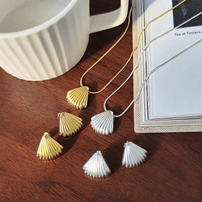 China Fashionable Wholesale Custom Made Sterling Silver Fine Jewelry Sets Vintage 925 Shell Pendant Necklace And Shell Earrings For Women Jewelry Sets for sale