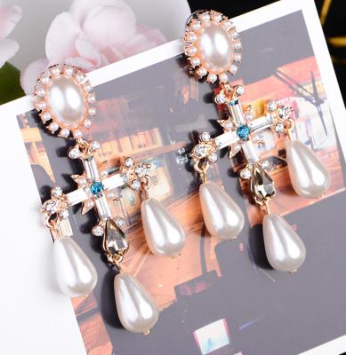 China 2018 fashion news baroque cross earring gold ALLOY pearl earring baroque fabulous cross earrings for sale