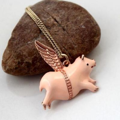 China Beautiful ALLOY Angel Wings Crystal Pink Pig Necklace Girls Lucky Pig Pendant Necklace Rose Wings Pig Necklace for sale