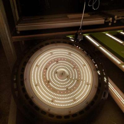 中国 アルミニウムボディ UFO 丸いデザイン 200W LED 家庭用成長ライト 満スペクトルテント趣味 販売のため