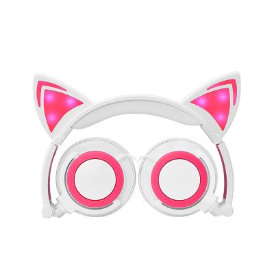 China Classic Wired Earphone Cat Ear 3.5mm Plug Led Glowing Earphone For Kids Online Study And Music Kids Listening Earphone for sale