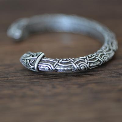 China LANGHONG Retro Knot Raven Head Bracelet Viking Bangle for Men and Women Talisman Jewelry for sale