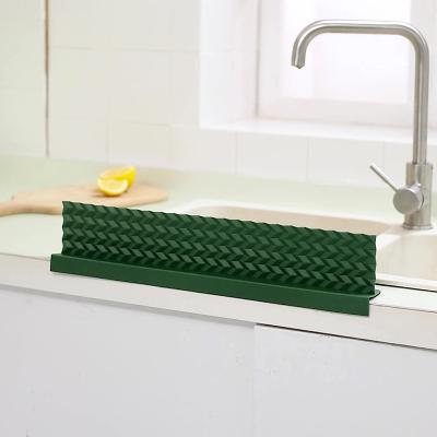 China New Design Kitchen Island Silicone Water Splash Guard Bathtub Dishwasher Safe Viable Sink Splash Guard Behind Faucet for sale