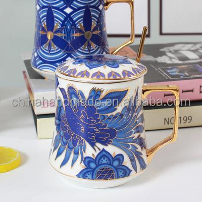 China Viable Wholesale Blue Floral Printed Coffee Mug With Spoon Lid Gift Shop Selling Porcelain Mug Drinkware for sale