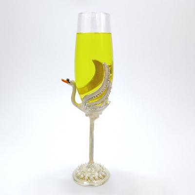 China Swan Champagne Cup for Couples and Weddings Hot-selling Product Glass and Zinc Alloy Trims Champagne Glass Swan Champagne Cup Zj093 for sale