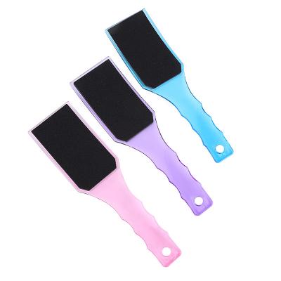 China Remove Dead Peel Pedicure Professional Plastic Handle Curved Foot File Callus Remover 3 Color Foot Scrubber Horny Side Double Side Foot Sanding File for sale