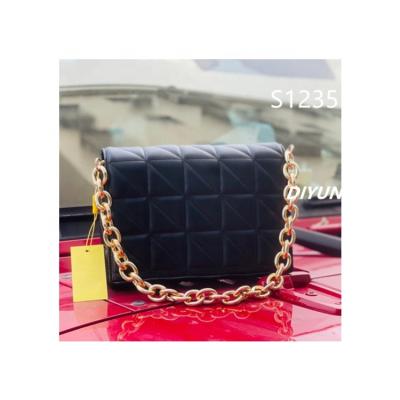 China Latest Fashion Woman Leather Handbags With High Capacity Boxes Designers Custom Female Handbag for sale