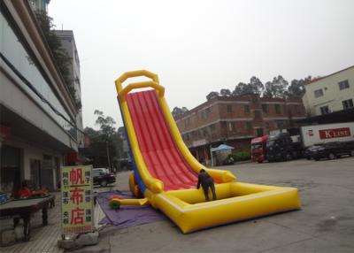 China Aufregendes feuerbeständiges Wasser-aufblasbare Mieten/aufblasbares Pool-Dia für Strand zu verkaufen