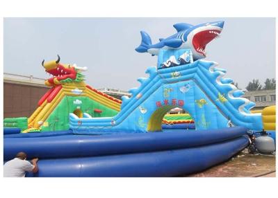 China 0.9MM PVC-Planen-großer Drache/Haifisch-aufblasbarer Wasser-Park mit großem blauem Swimmingpool zu verkaufen