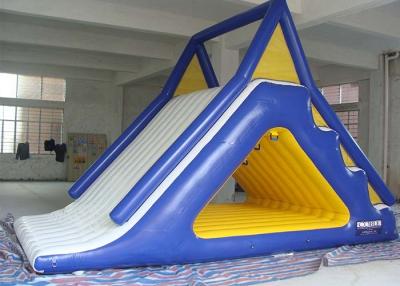 China El parque inflable blanco/azul incombustible atractivo del agua resbala para el mar/el lago/la piscina en venta