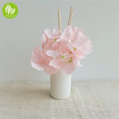 China Sustainable Rattan Sticks Reed Diffuser With Flower Bouquet for sale