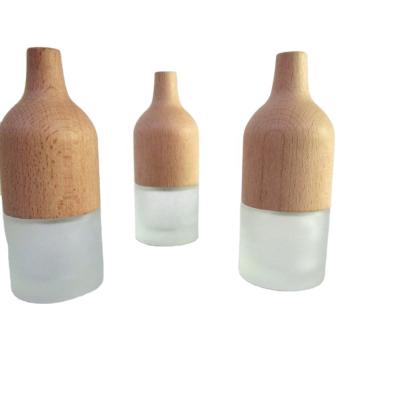 China Eco - Friendly 30ml Empty Glass Perfume Bottle With Wooden Cap for sale