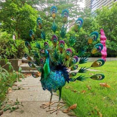 China New Design Outdoor Home Light Color Contemporary Iron Garden Metal Decoration Peacock Contemporary Hot Selling Animal Screen for sale