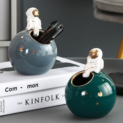 China Europe Special Shaped White Green Round Pen Container Fancy Ceramic Pen Holder for Office for sale