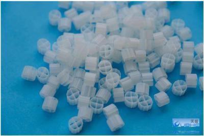 China Cube Polymer Composite Gel Biocarriers With Applicable PH 6-10 And 98% Porosity à venda