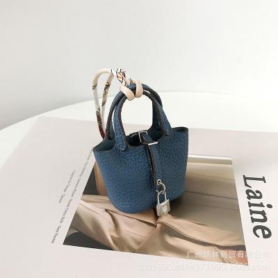 China Dating Genuine Leather Mini Vegetable Basket Handbag Pendant Earphone Bag Ornaments Cute Bucket Bag Key Chain Wholesale for sale