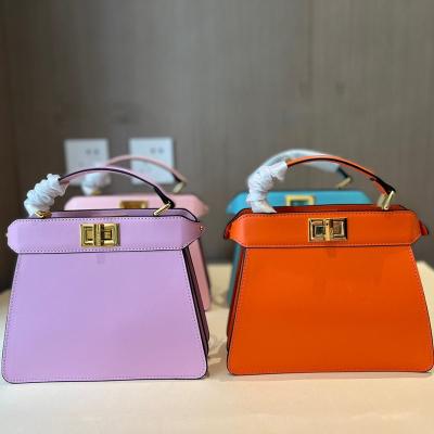 中国 ENGLAND STYLE hot selling new design fashion lady bag tote famous shoulder handbag luxury leather mini shoulder bag F brand 販売のため