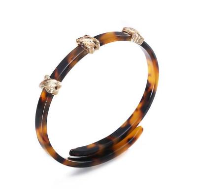 China Nickel Free Wholesale 2018 Fashion New Arrival Amber Color Tortoise Shell Acrylic Cuff Bracelet From Slong Jewelry Factory Directly for sale