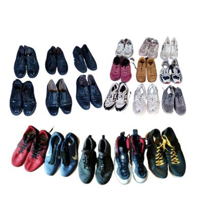 China Cushioning Wholesale Used Shoes Balls Football Used Cheap Football Shoes Second Hand Shoes for sale