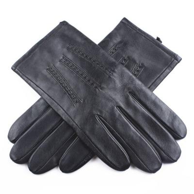 China New design wholesale price cheap gloves with nails training leather gloves men for sale