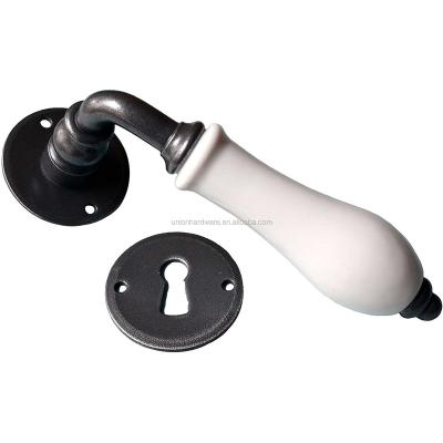 China Traditional European style anti rust iron door handle, cast iron door handle, cast iron handle for sale