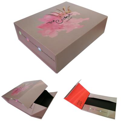 China Custom Logo Large Magnetic Folding Packaging Gift Boxes Recyclable With Magnetic Lid for sale